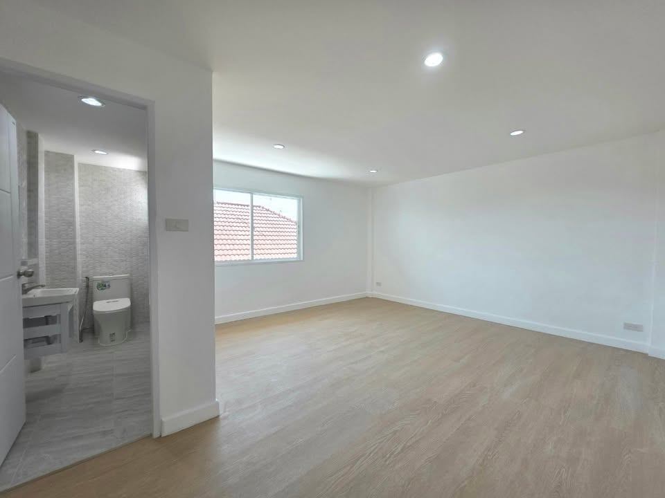 4 Bedroom Townhouse For Sale in Suan Luang, Suan Luang, Bangkok - Image 14