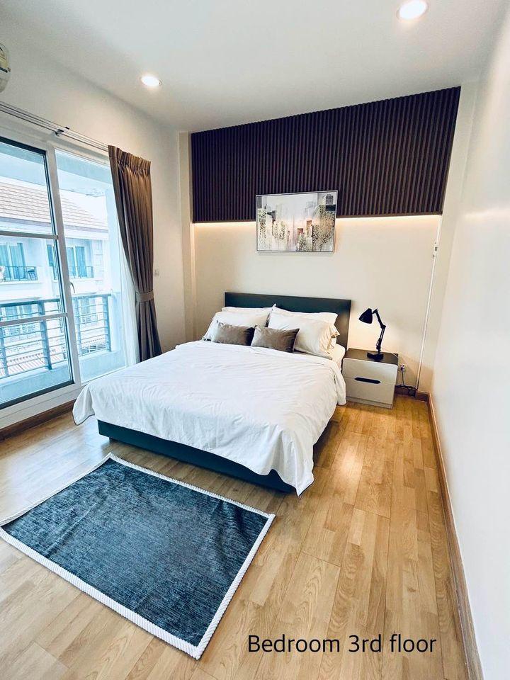 3 Bedroom Townhouse For Rent in Wang Thonglang, Wang Thonglang, Bangkok - Image 14