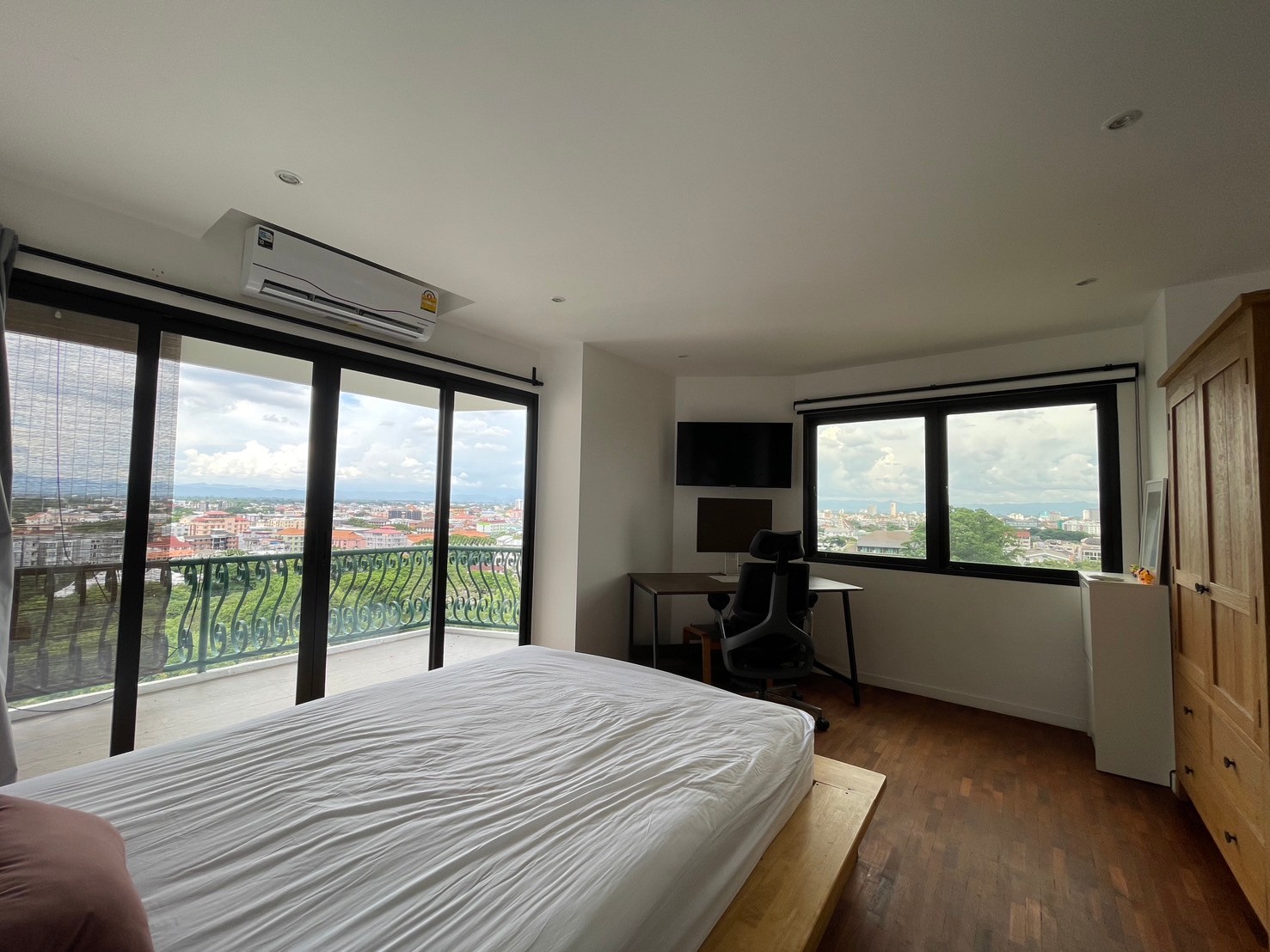 Hillside 4 Condotel - Image 12