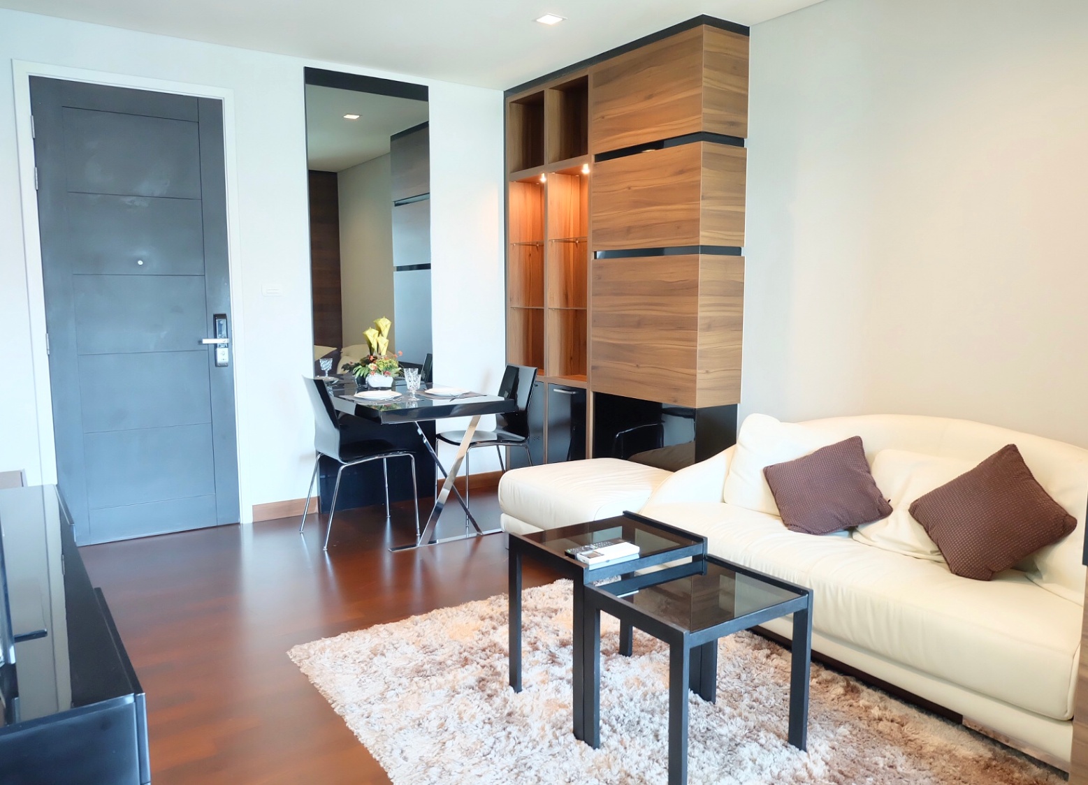 Ivy Thonglor 23 - Image 2