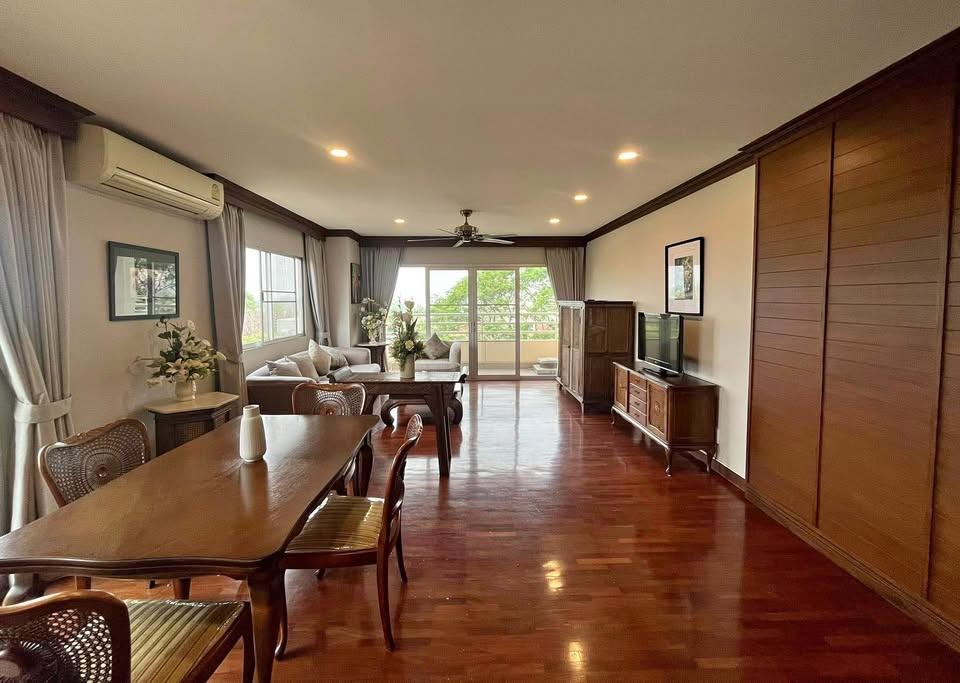 Floral Condo - Image 1