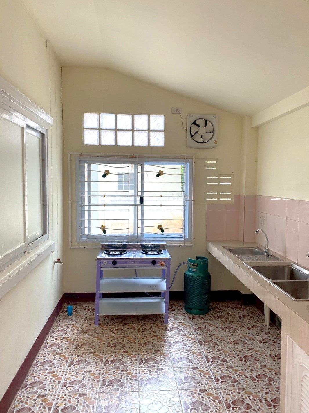 3 Bedroom House For Sale in San Phak Wan, Hang Dong, Chiang Mai - Image 4