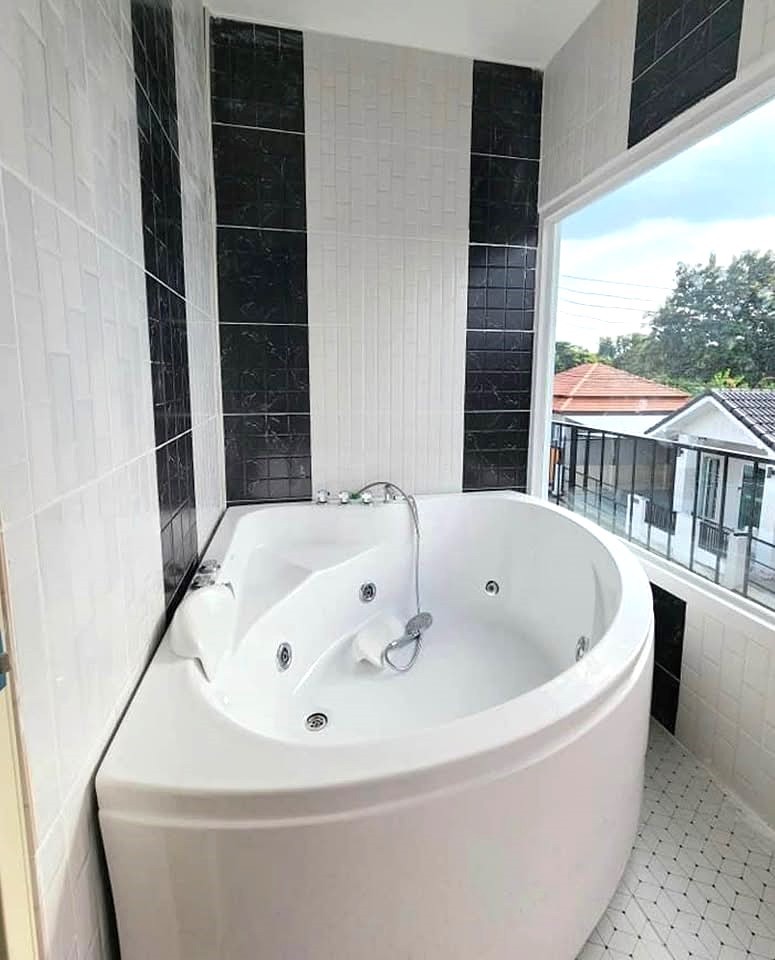 4 Bedroom House For Sale in San Phisuea, Mueang Chiang Mai, Chiang Mai - Image 6