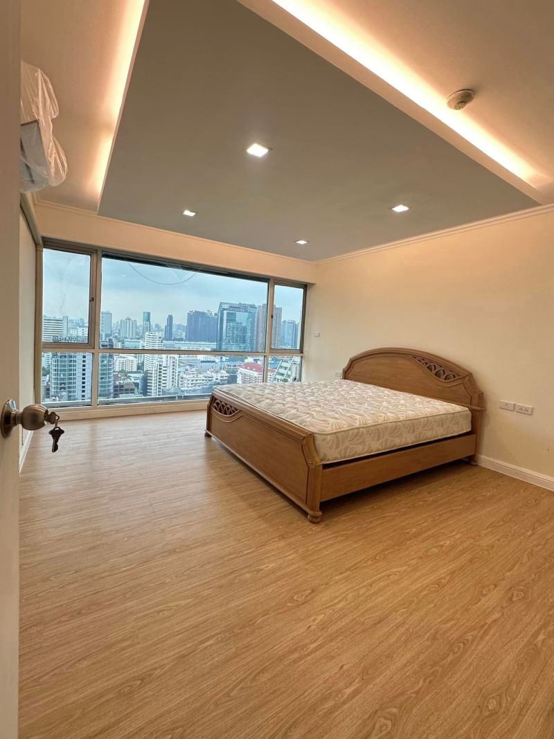 Sukhumvit Suites - Image 2