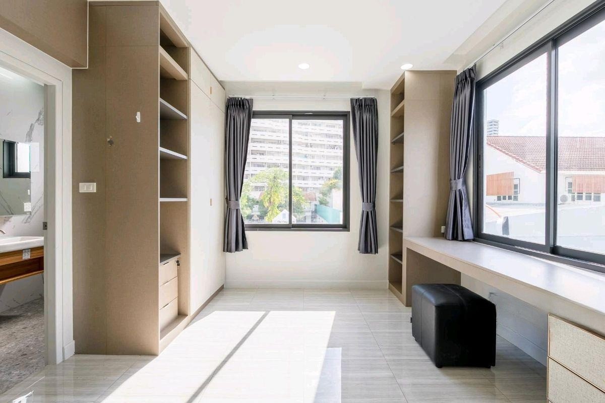 5 Bedroom House For Sale in Khlong Tan, Khlong Toei, Bangkok - Image 16