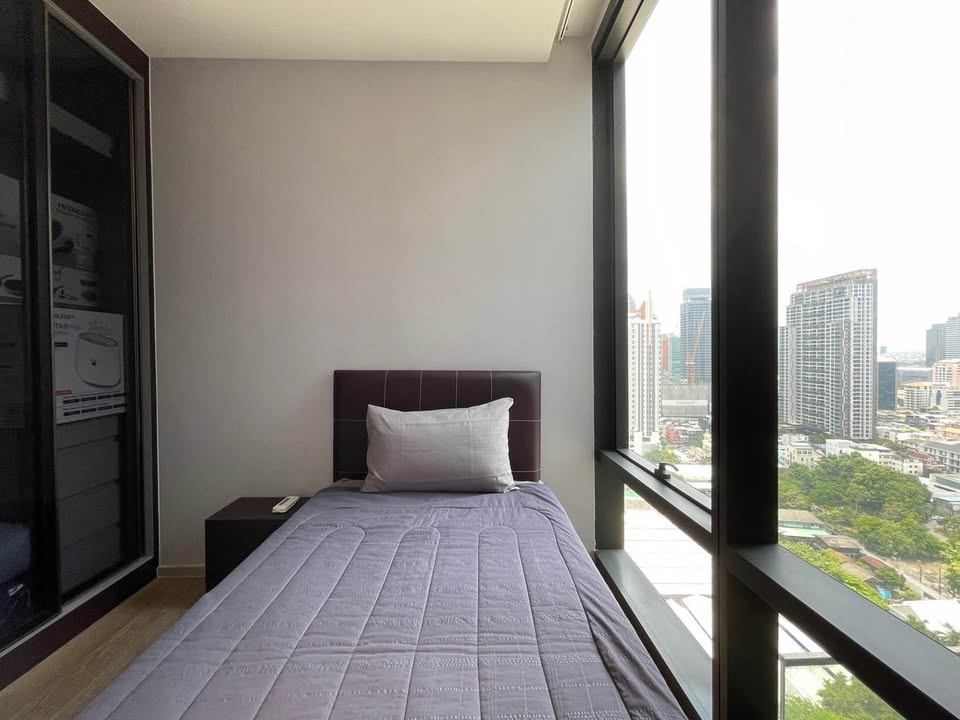 Ashton Silom - Image 17