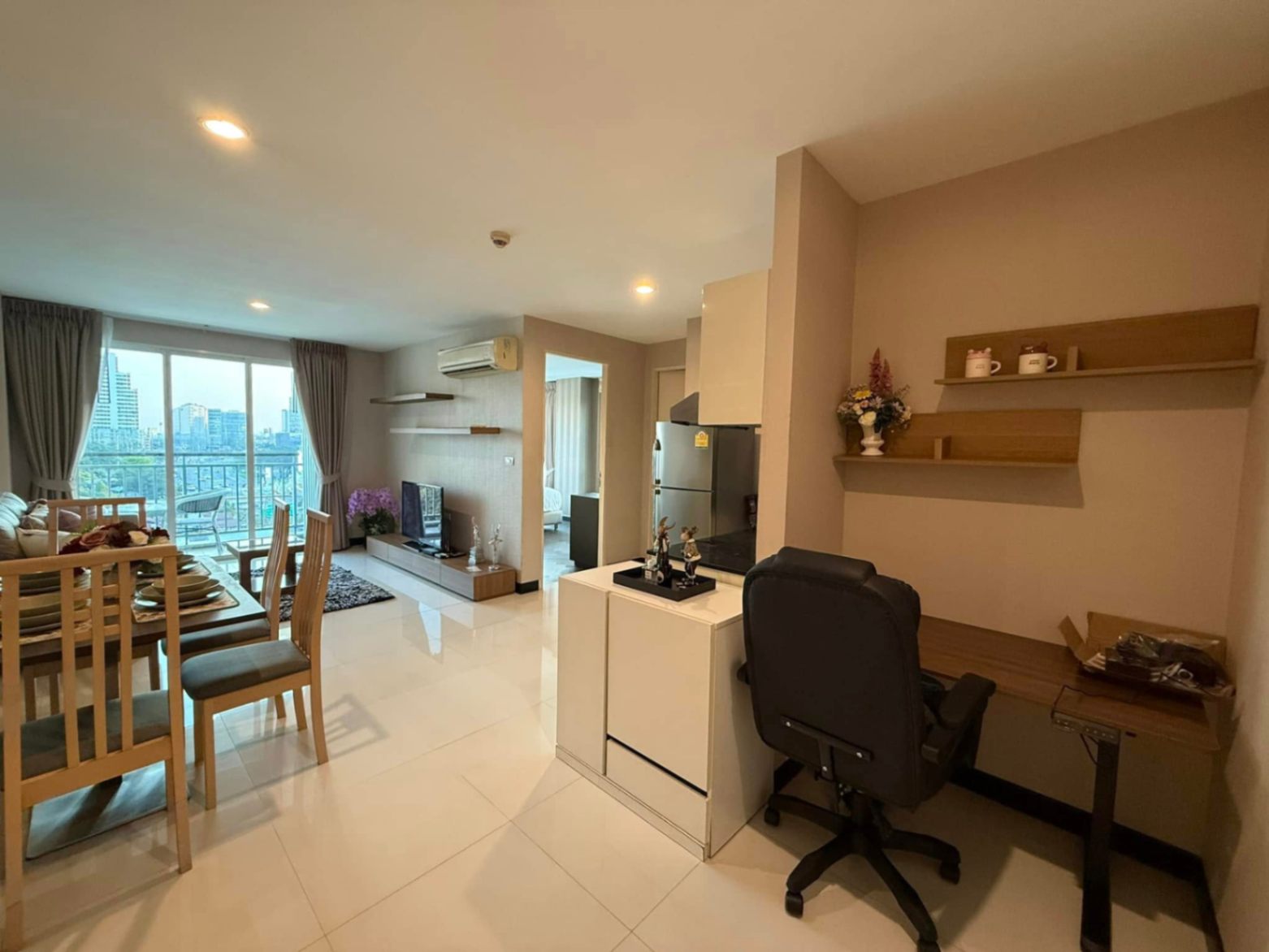VOQUE Condo Sukhumvit 16 - Image 2