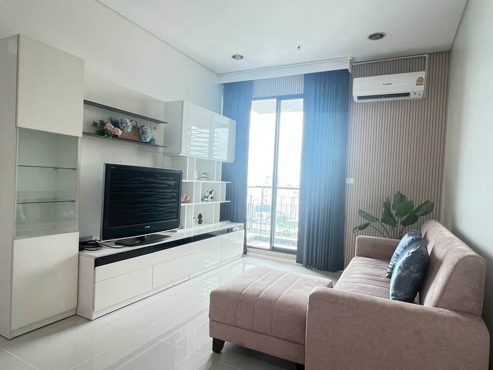 Villa Asoke Condominium - Image 2
