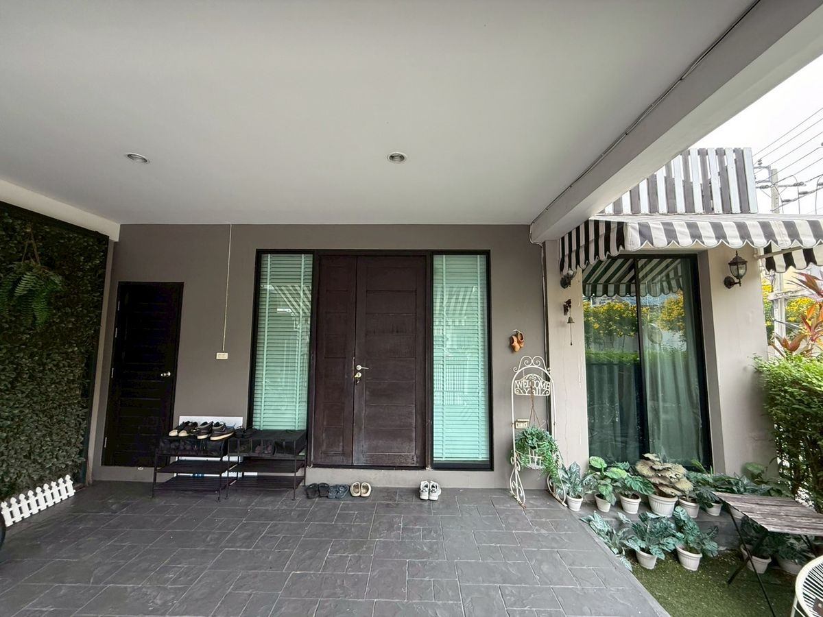 เบล็สทาวน์ สุขุมวิท 50 - Image 1