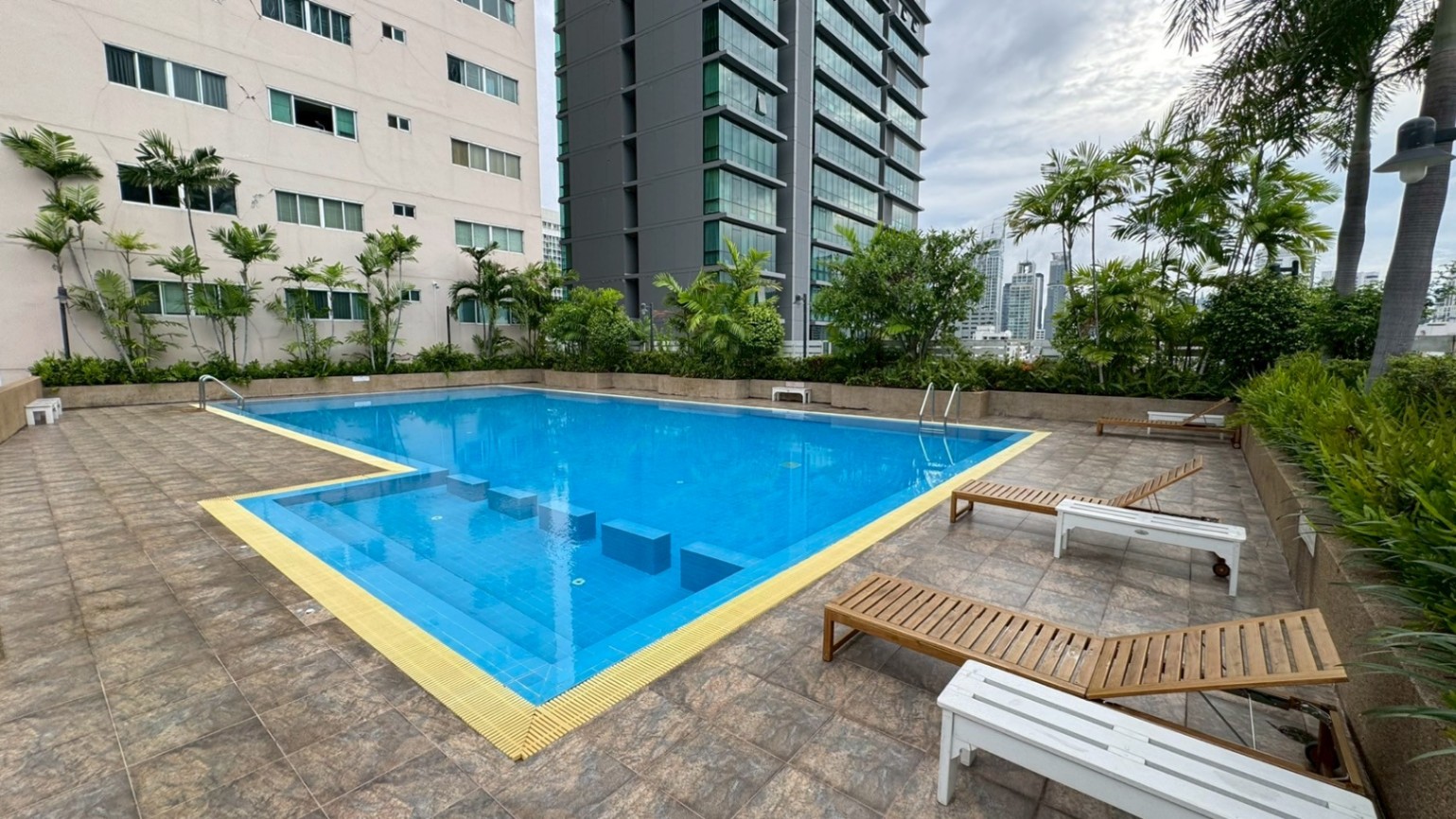 Grand Park View Asok - Image 11