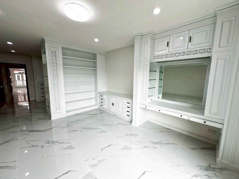 4 Bedroom Townhouse For Sale in Chong Nonsi, Yan Nawa, Bangkok - Image 18