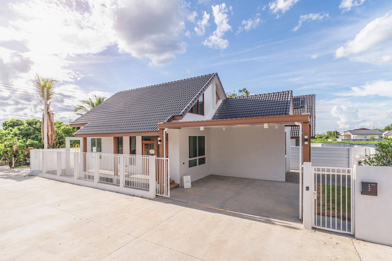3 Bedroom House For Sale in San Phak Wan, Hang Dong, Chiang Mai - Image 1