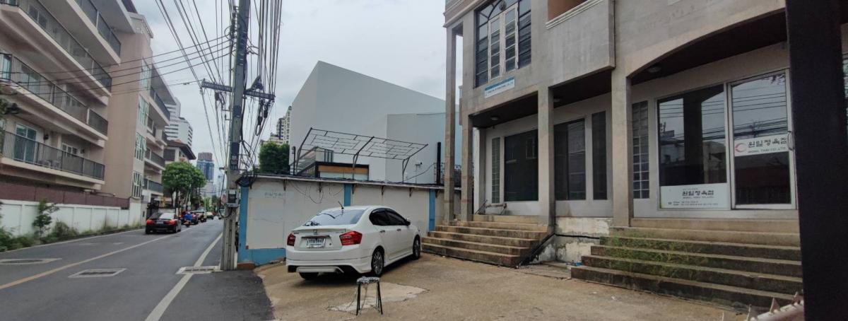  Retail Space  in Khlong Tan Nuea, Vadhana, Bangkok - Image 1