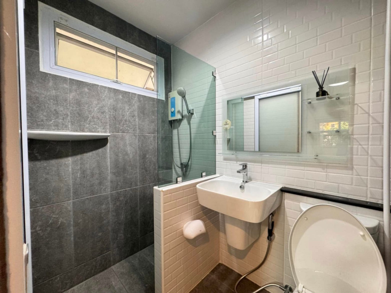 3 Bedroom House For Sale in Nong Khwai, Hang Dong, Chiang Mai - Image 8