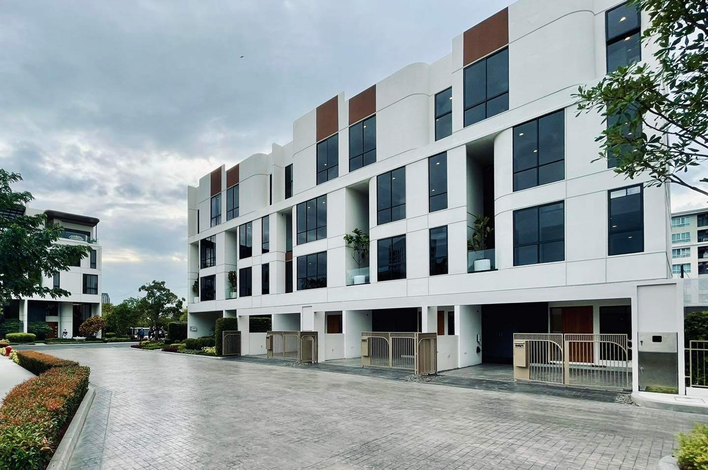 3 Bedroom Townhouse For Sale in Bang Phongphang, Yan Nawa, Bangkok - Image 1