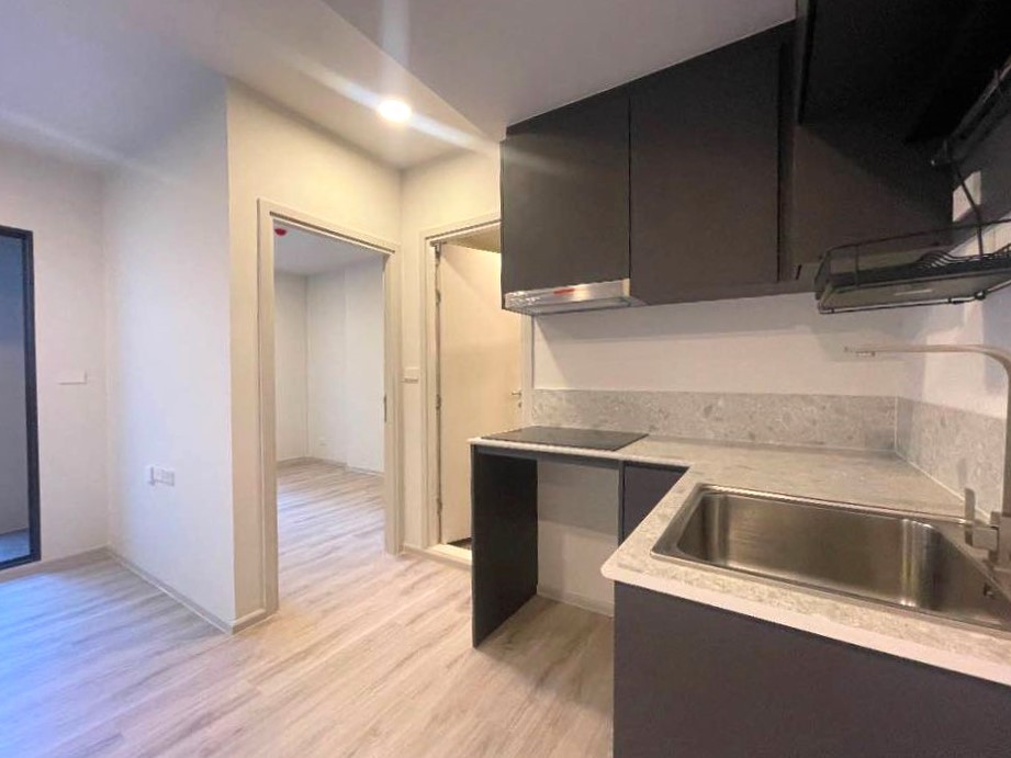 2 Bedroom Condo For Sale in Huai Khwang, Huai Khwang, Bangkok - Image 1