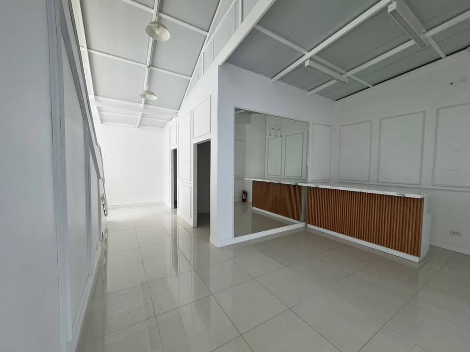  Retail Space For Sale in Khlong Tan, Khlong Toei, Bangkok - Image 2