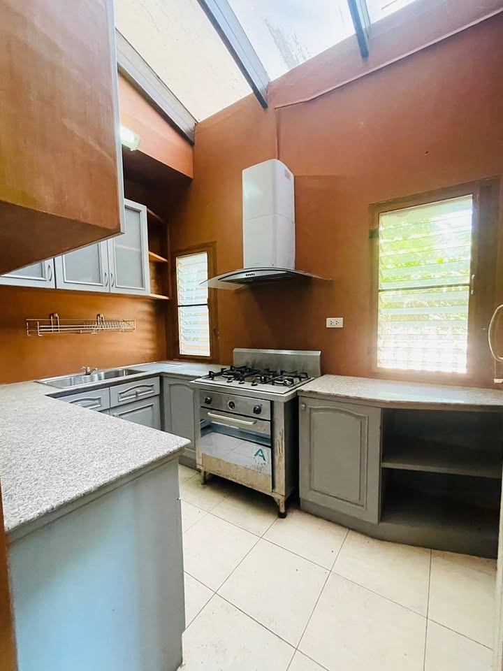 Green Valley Condo - Image 4