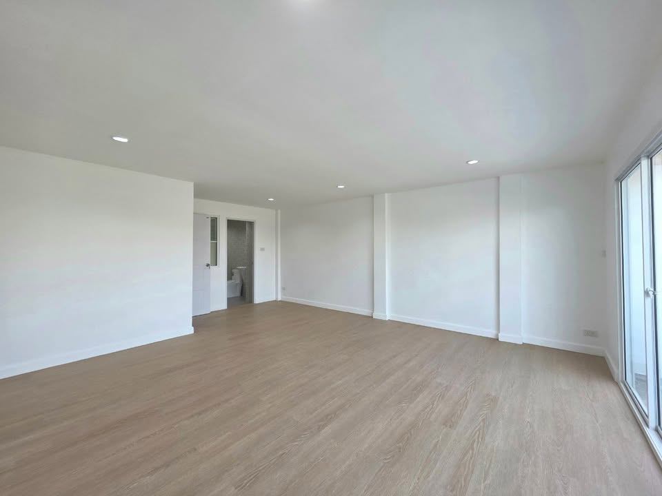 4 Bedroom Townhouse For Sale in Suan Luang, Suan Luang, Bangkok - Image 13
