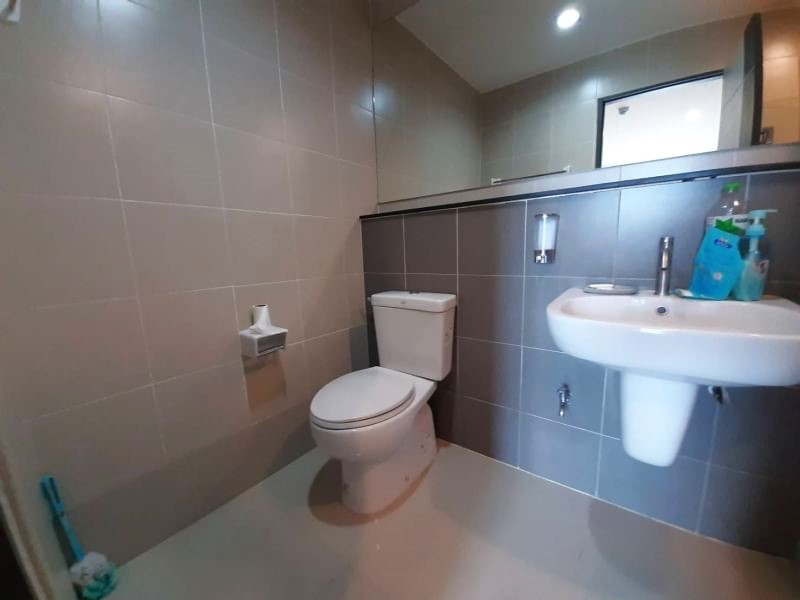 One Plus Nineteen 4 Condominium - Image 8