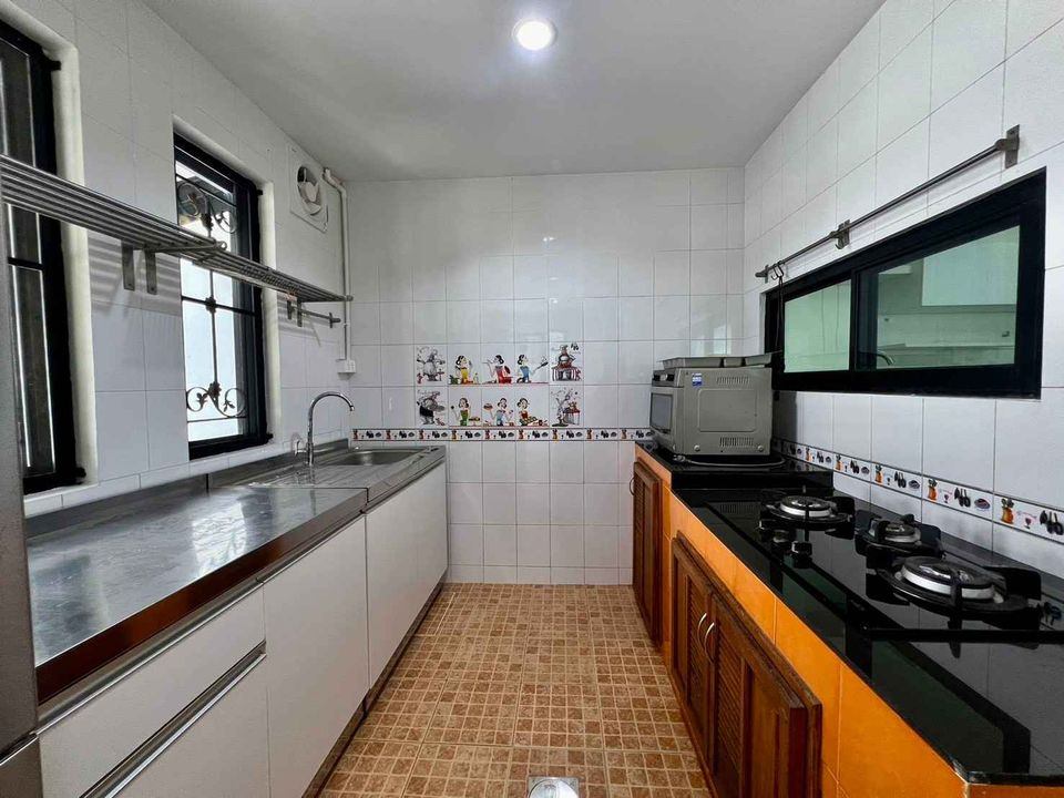 3 Bedroom Townhouse  in Hua Mak, Bang Kapi, Bangkok - Image 13