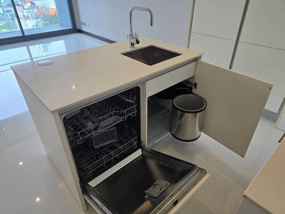 Q1 Sukhumvit Condo by Q House - Image 8