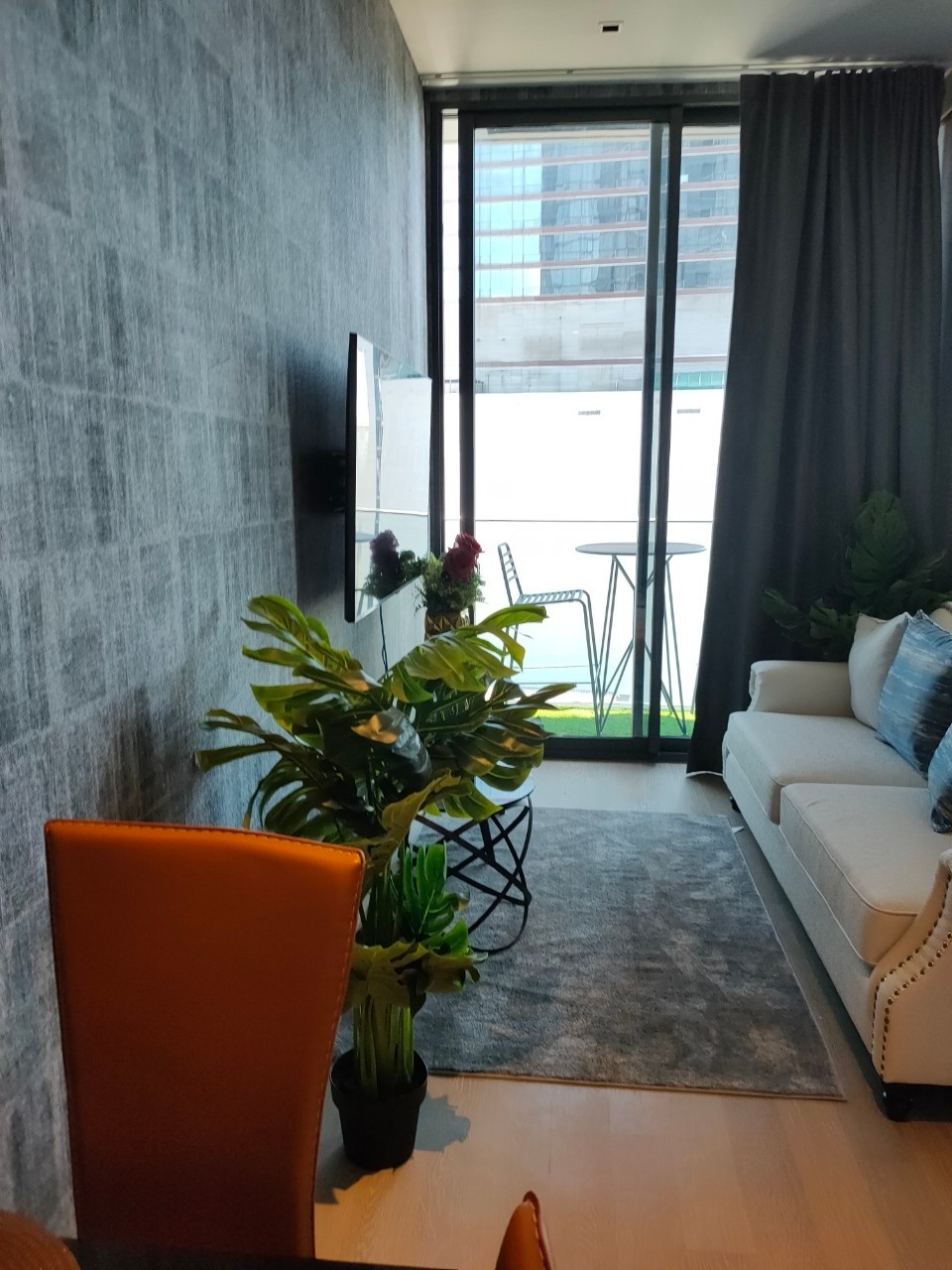 Ashton Silom - Image 6