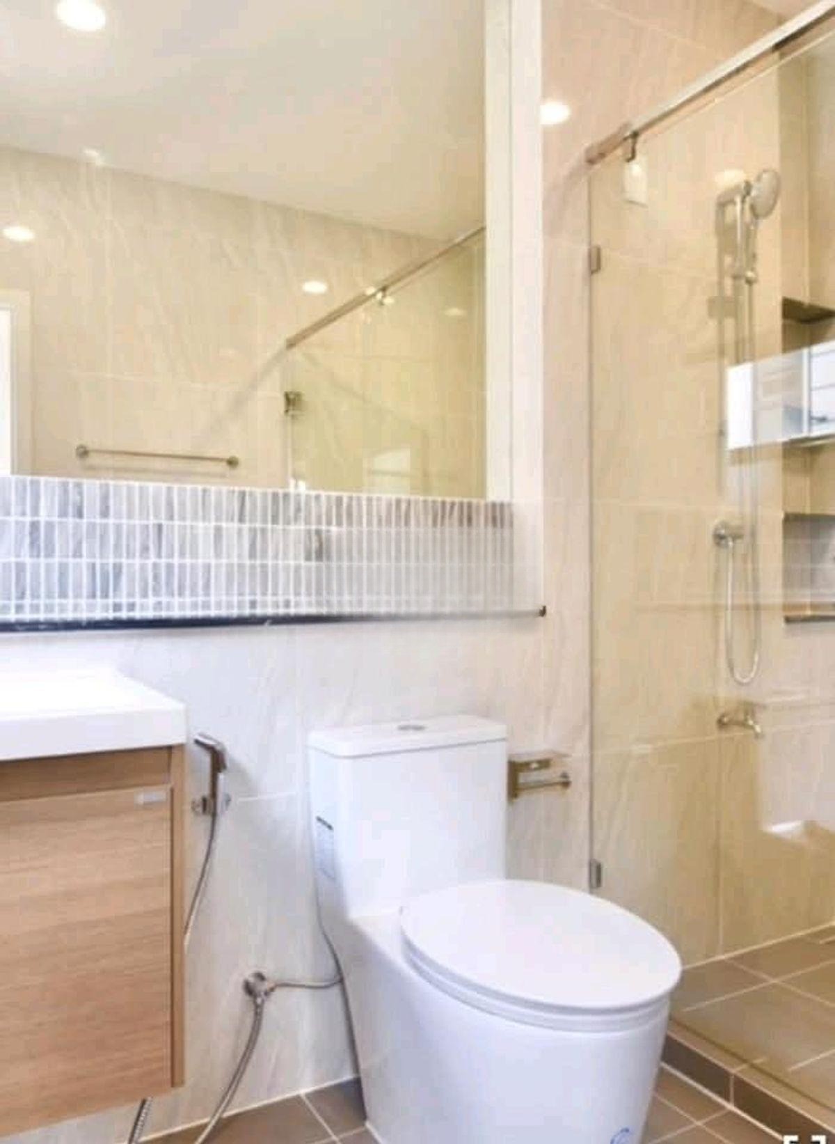 3 Bedroom Townhouse For Sale in Bang Phongphang, Yan Nawa, Bangkok - Image 8