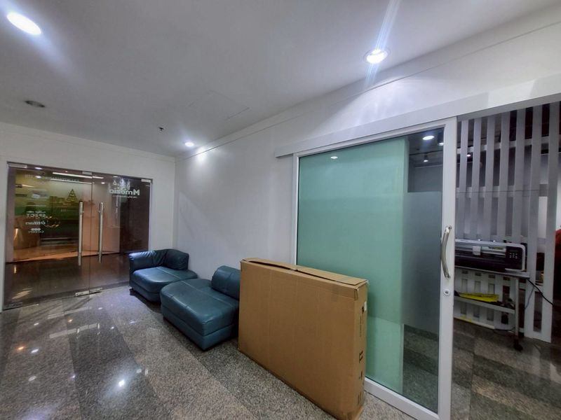  Retail Space For Rent in Khlong Tan, Khlong Toei, Bangkok - Image 6