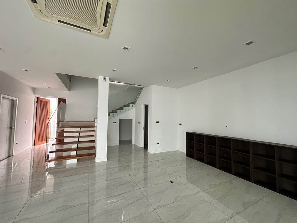 5 Bedroom House For Rent in San Phak Wan, Hang Dong, Chiang Mai - Image 10