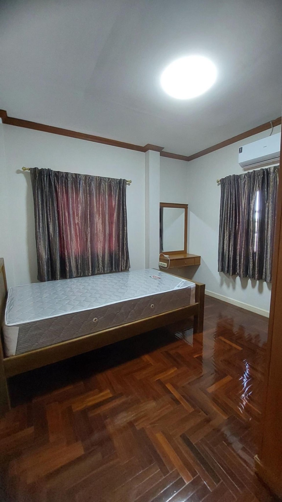 Home in Park - Image 9