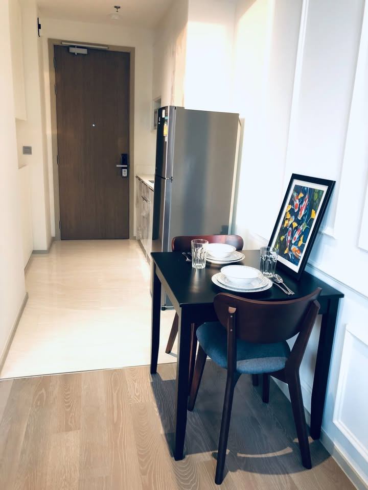 Ashton Silom - Image 6
