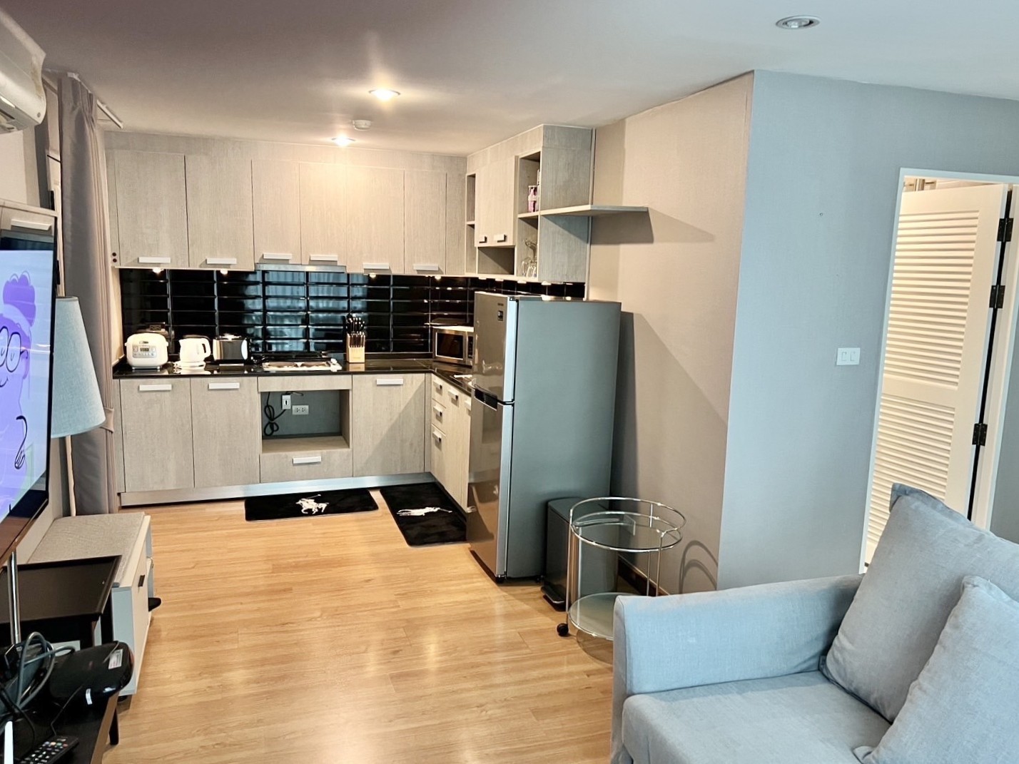 Rawee Waree Condo - Image 6