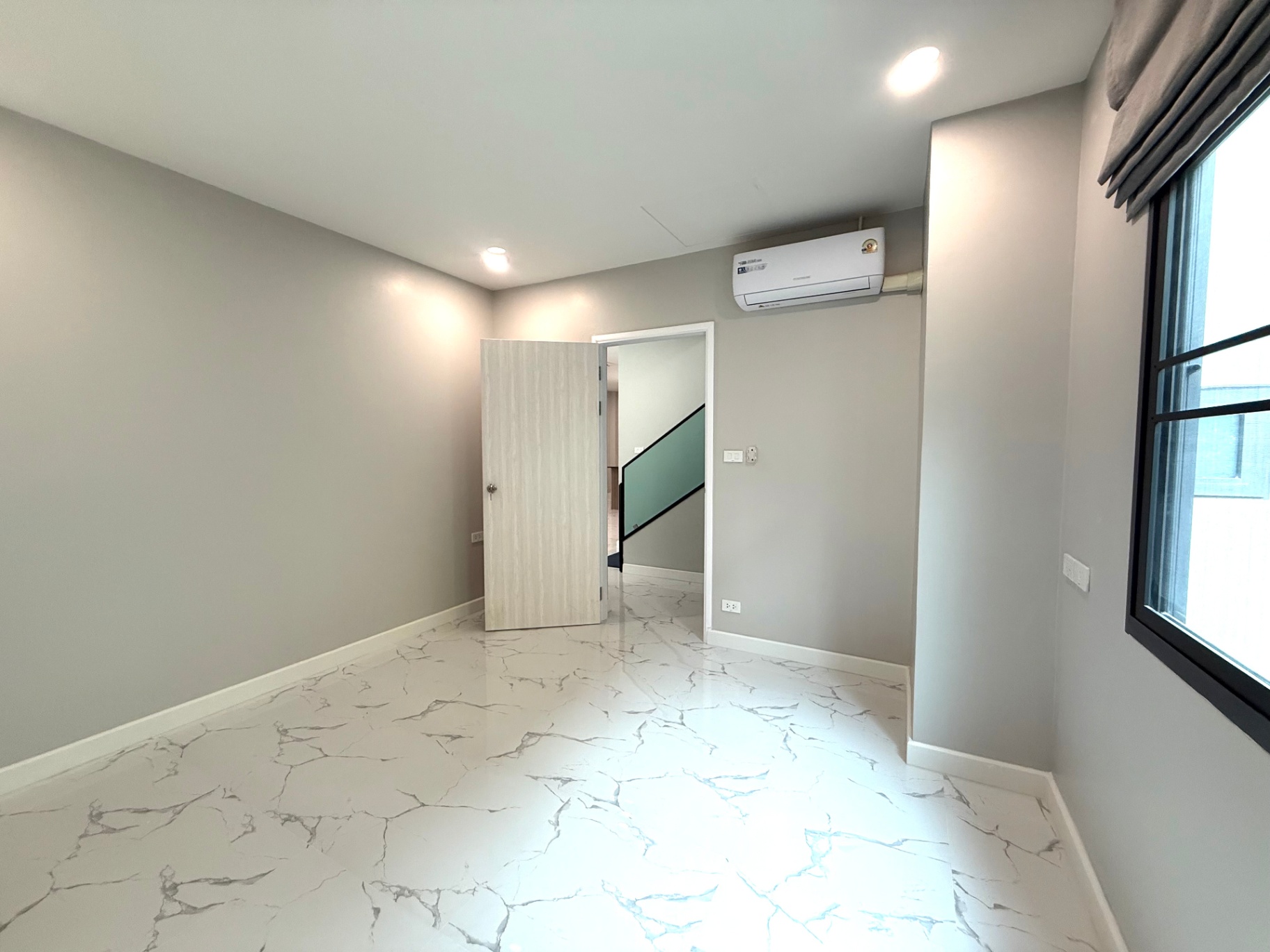 5 Bedroom House For Sale in Nam Phrae, Hang Dong, Chiang Mai - Image 15