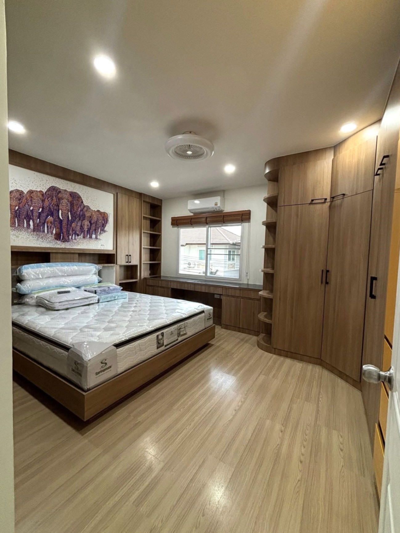 The Luxury Home - Image 8