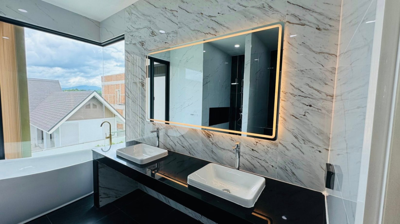 4 Bedroom House For Sale in San Phisuea, Mueang Chiang Mai, Chiang Mai - Image 8