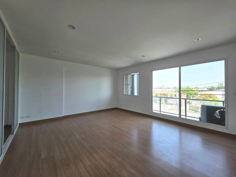 3 Bedroom Townhouse For Sale in Suan Luang, Suan Luang, Bangkok - Image 3