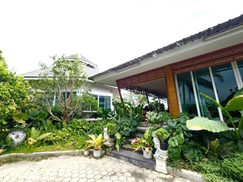 5 Bedroom House For Rent in Pa Daet, Mueang Chiang Mai, Chiang Mai - Image 1