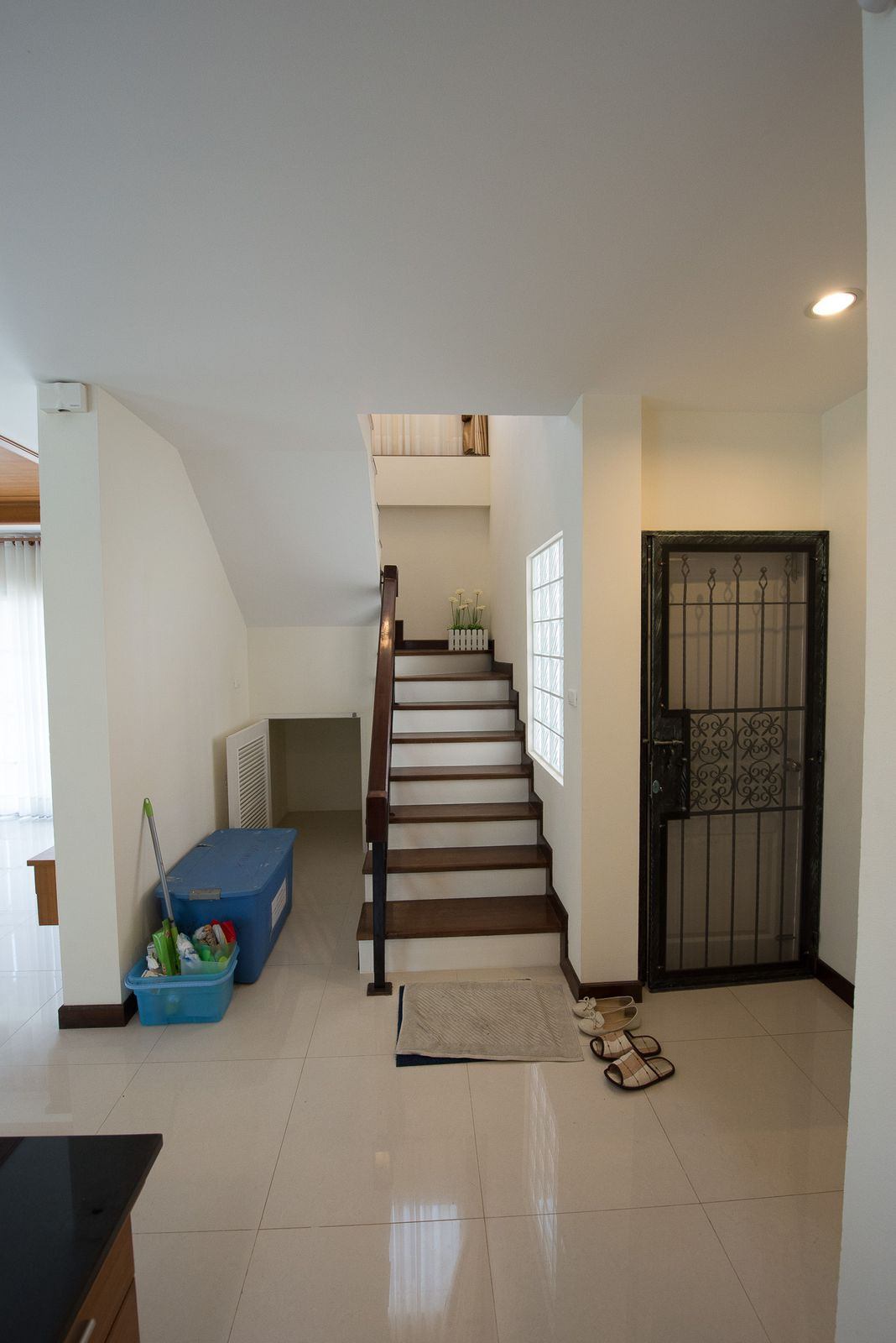 House & View 1 - Image 9
