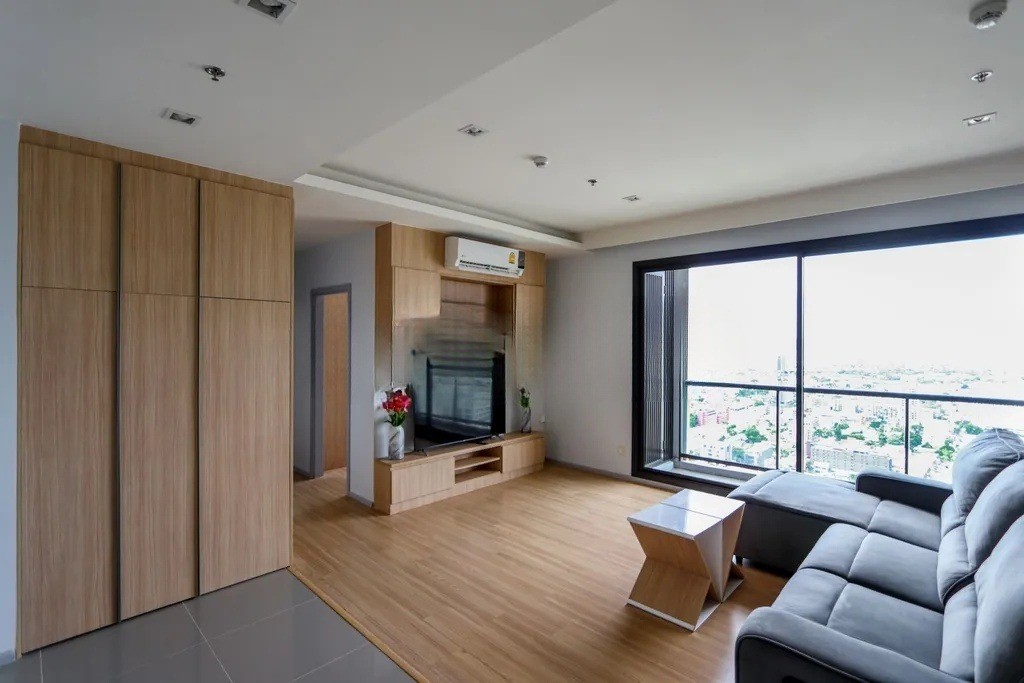 3 Bedroom Condo For Sale in Chomphon, Chatuchak, Bangkok - Image 1