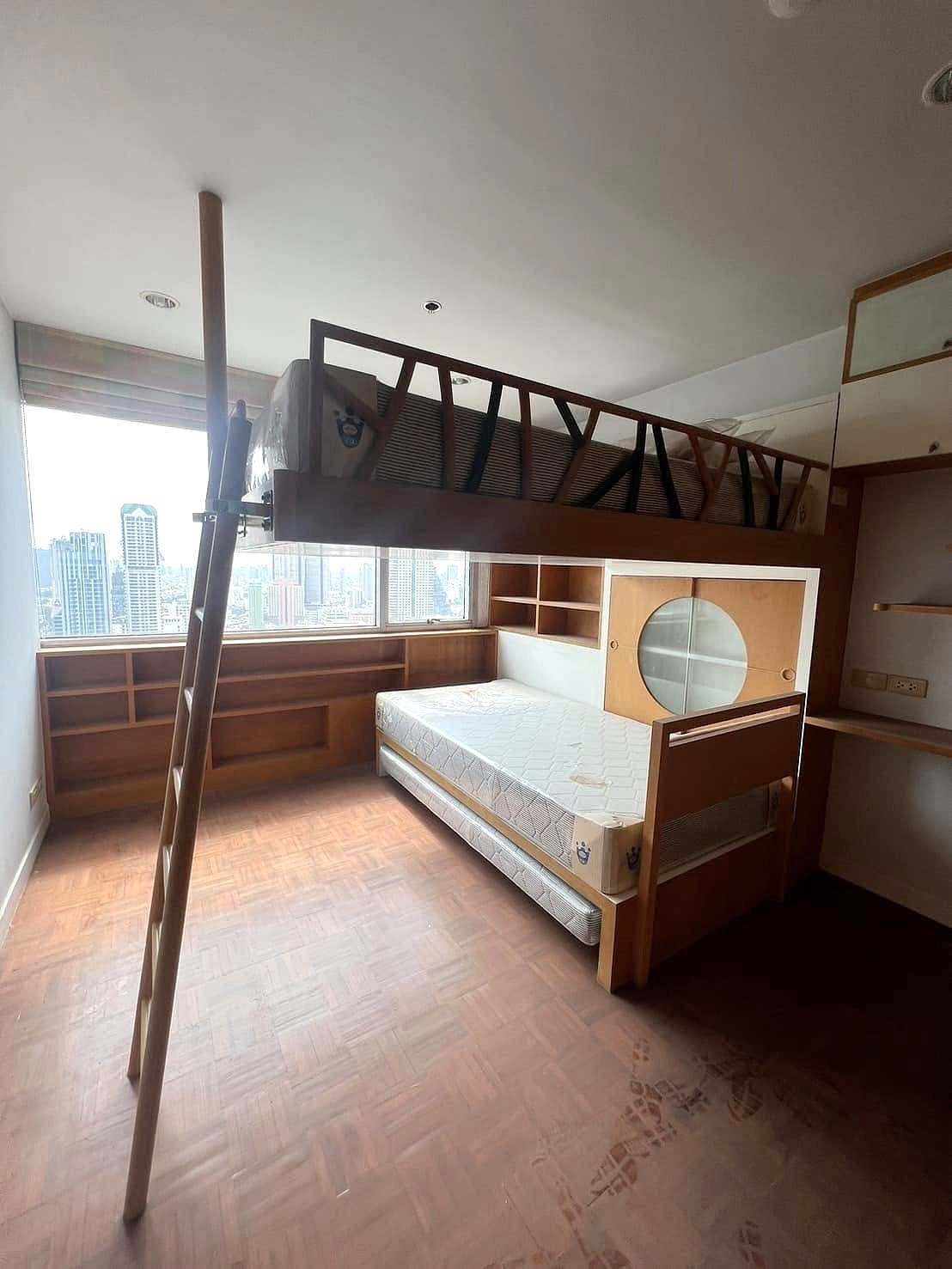 Silom Suite Condominium - Image 6