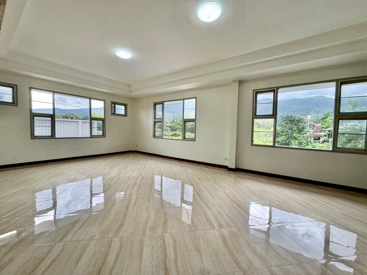 5 Bedroom House For Sale in Chang Phueak, Mueang Chiang Mai, Chiang Mai - Image 2
