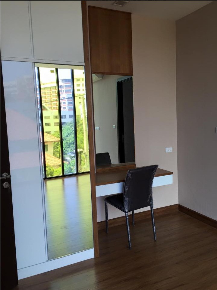 Stylish Condo - Image 3