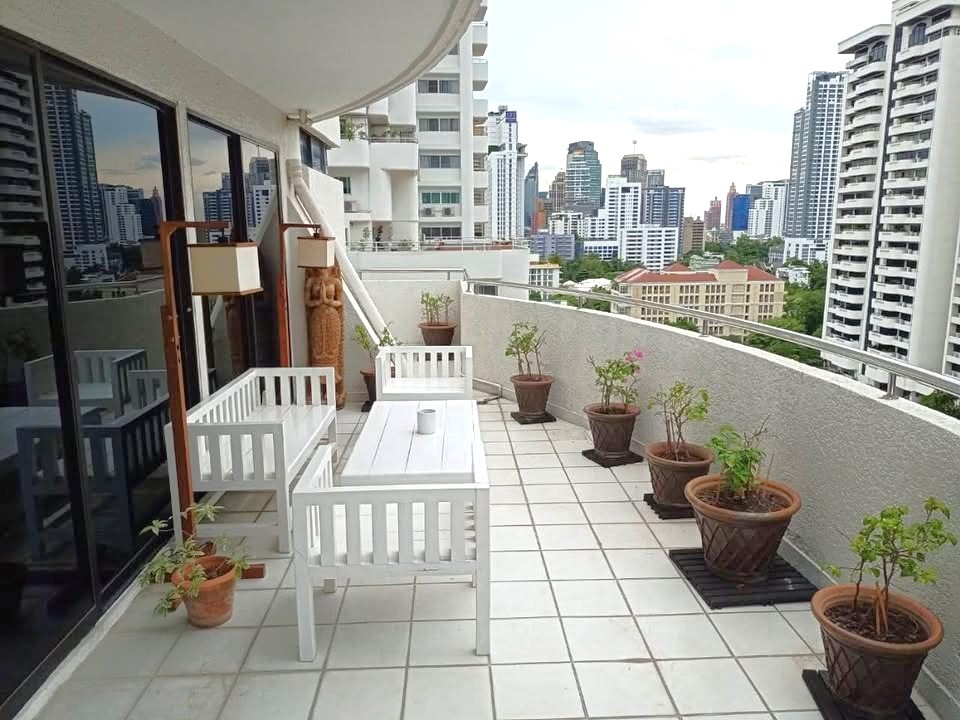 Supalai Place Condominium MAM (Sukhumvit 39 Phrom Phong) - Image 3