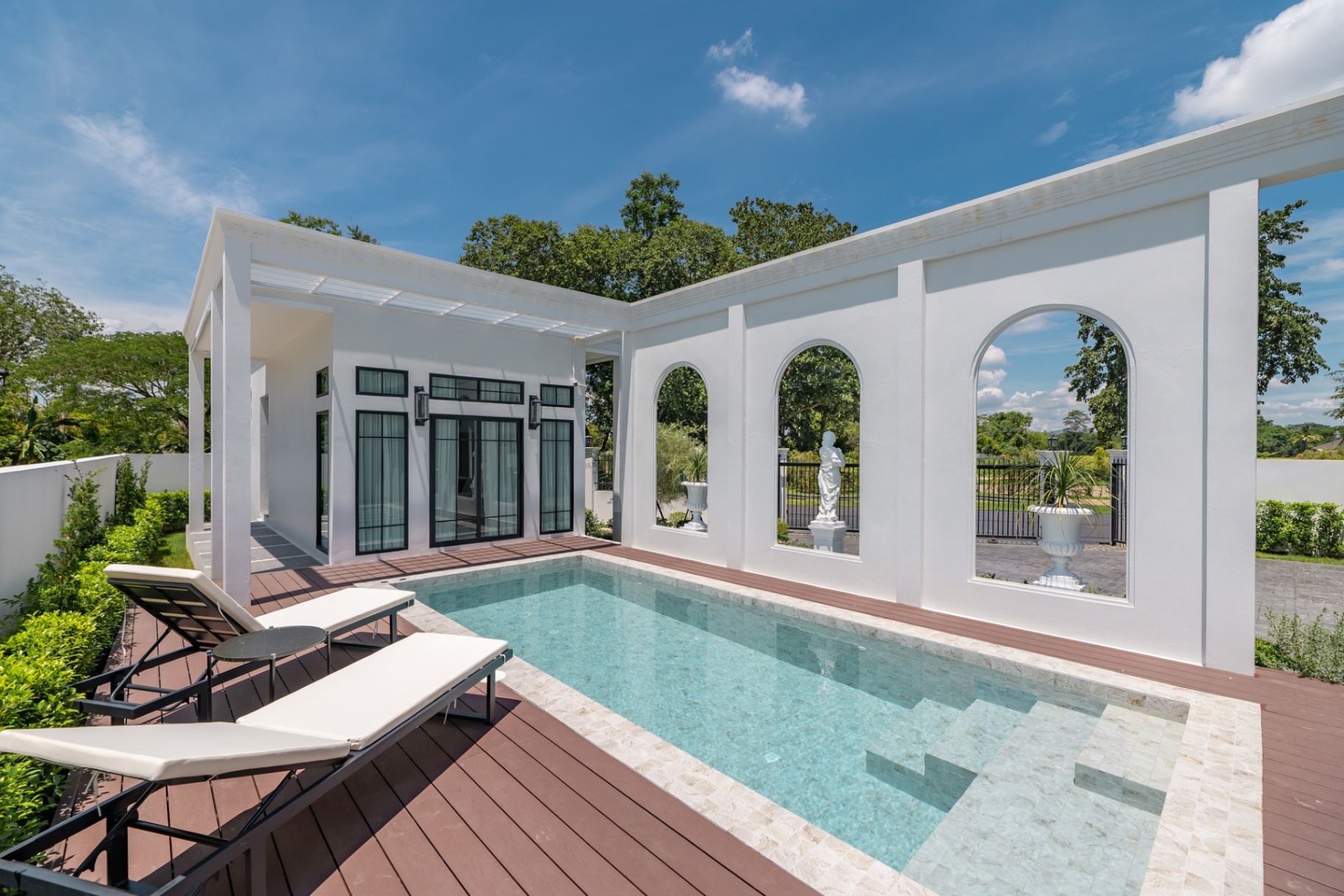 Lanna Lakeview - Image 1