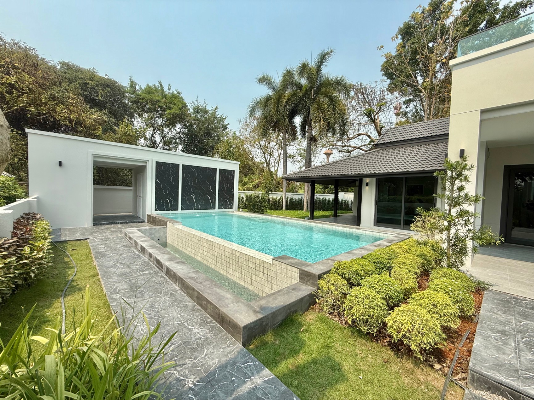 5 Bedroom House For Sale in Nam Phrae, Hang Dong, Chiang Mai - Image 3