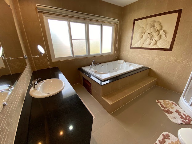 5 Bedroom House For Sale in San Phisuea, Mueang Chiang Mai, Chiang Mai - Image 22
