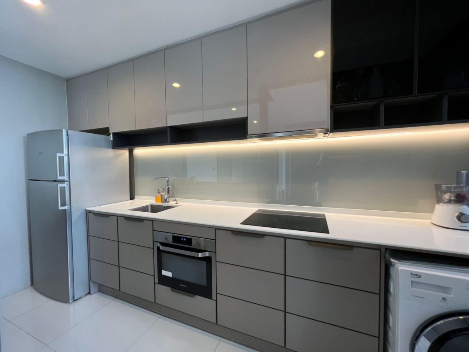 333 Riverside - Image 8