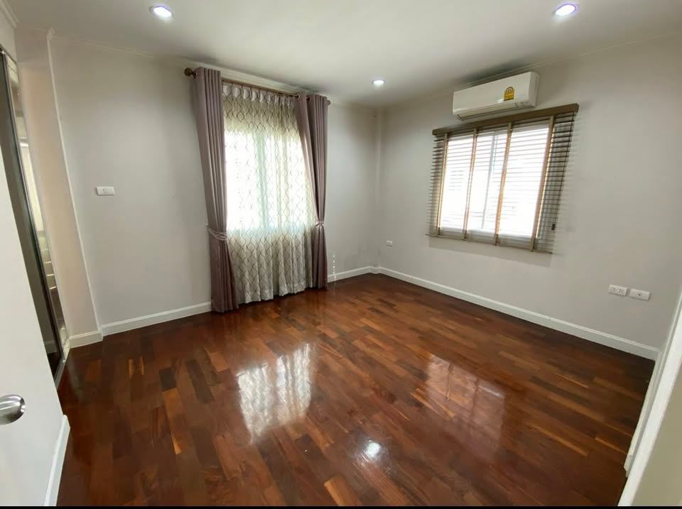 3 Bedroom House For Sale in Saphan Sung, Saphan Sung, Bangkok - Image 10