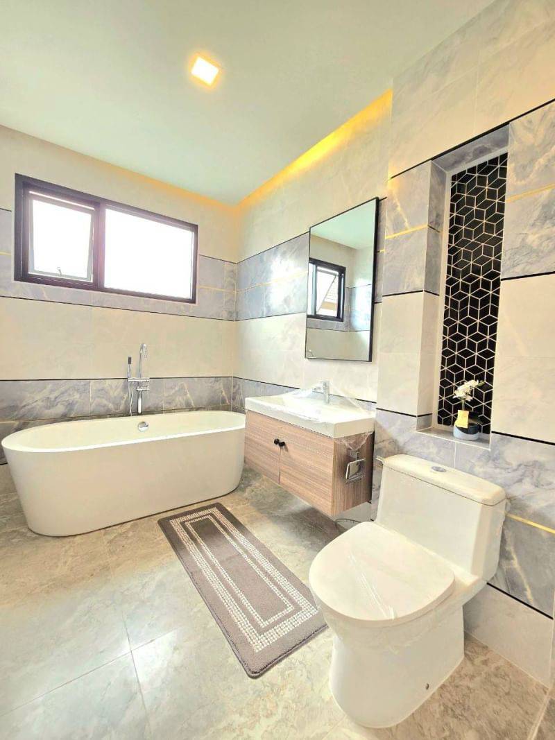 5 Bedroom House For Sale in San Phak Wan, Hang Dong, Chiang Mai - Image 7